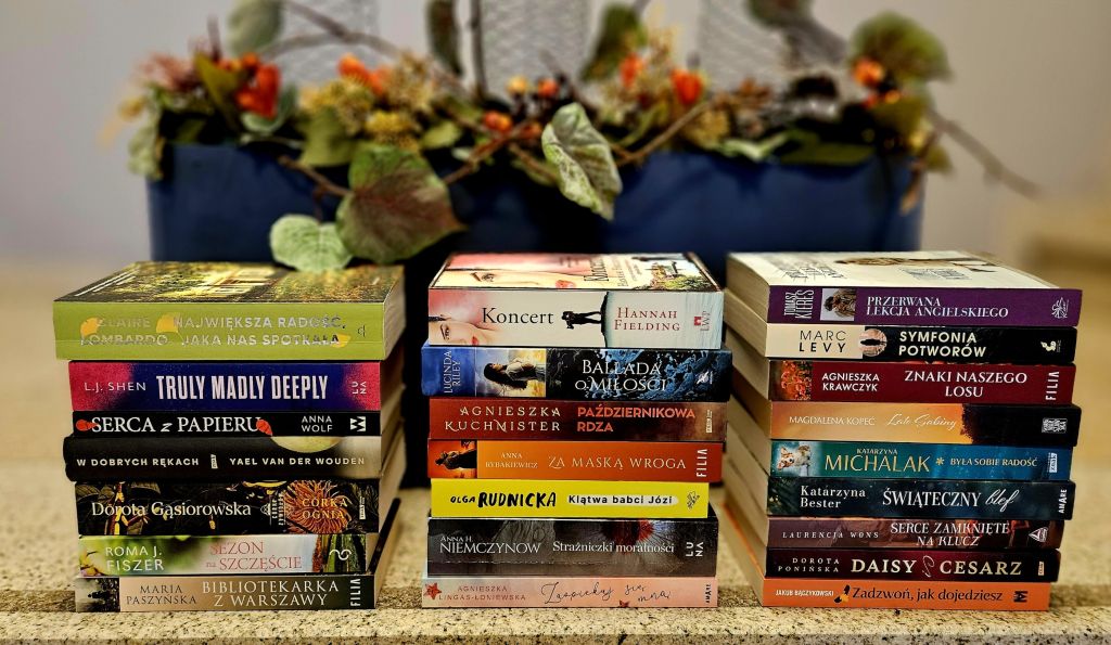 Kompozycja przedstawiająca okładki zakupionych książek