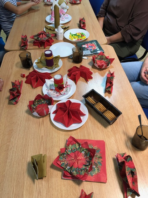 Dekoracje świąteczne wykonane z serwetek papierowych